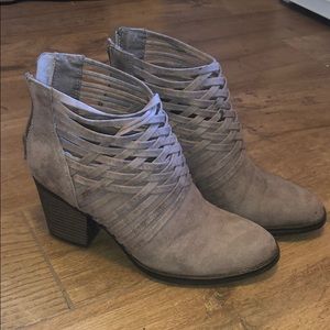 SM New York Gray Ankle Boots